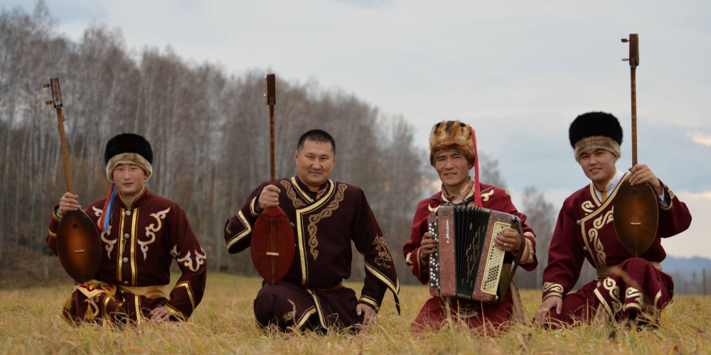 Malá scéna za oponou zve na hrdelní zpěvy, blues, folk i Afriku