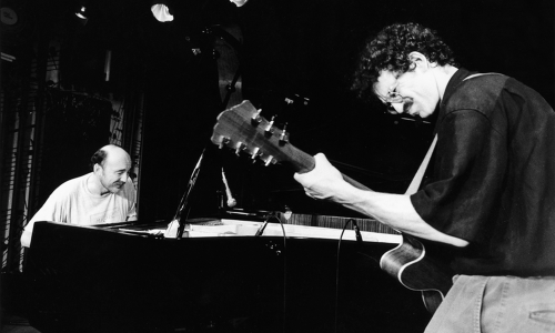 Kytarista Tony Ackerman zahraje na Malé scéně s Martinem Kratochvílem